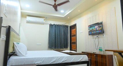 G.K. Vedika & Lodge Room Type - City View Queen Bed Room