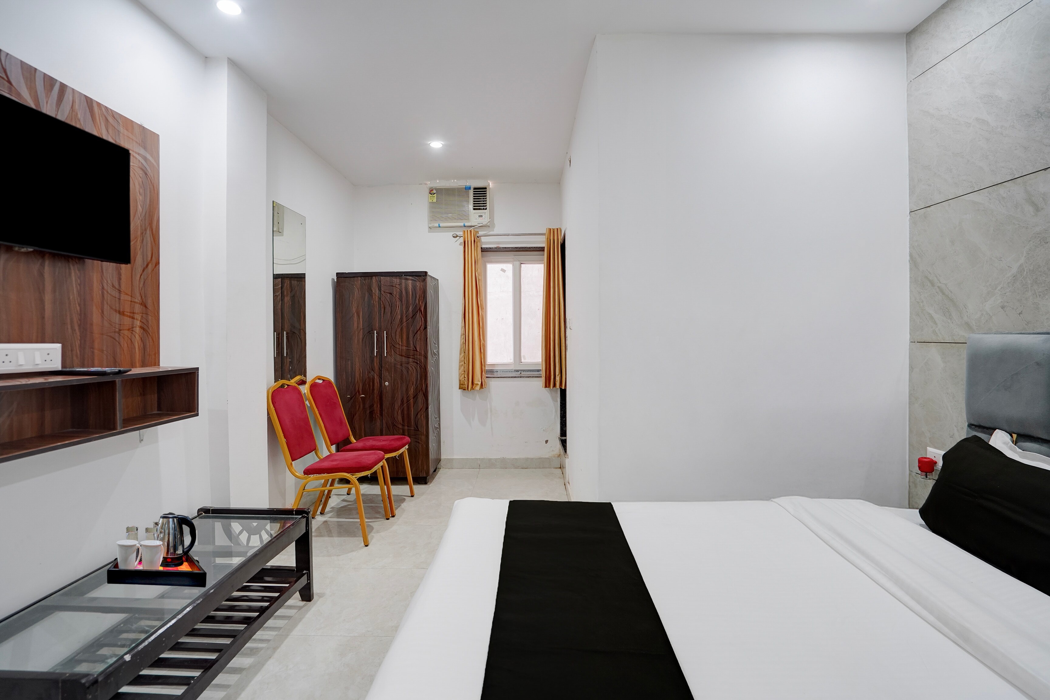 Super Collection O Taramandal Road Gorakhpur Formerly NS Hotel - Tap to explore photos