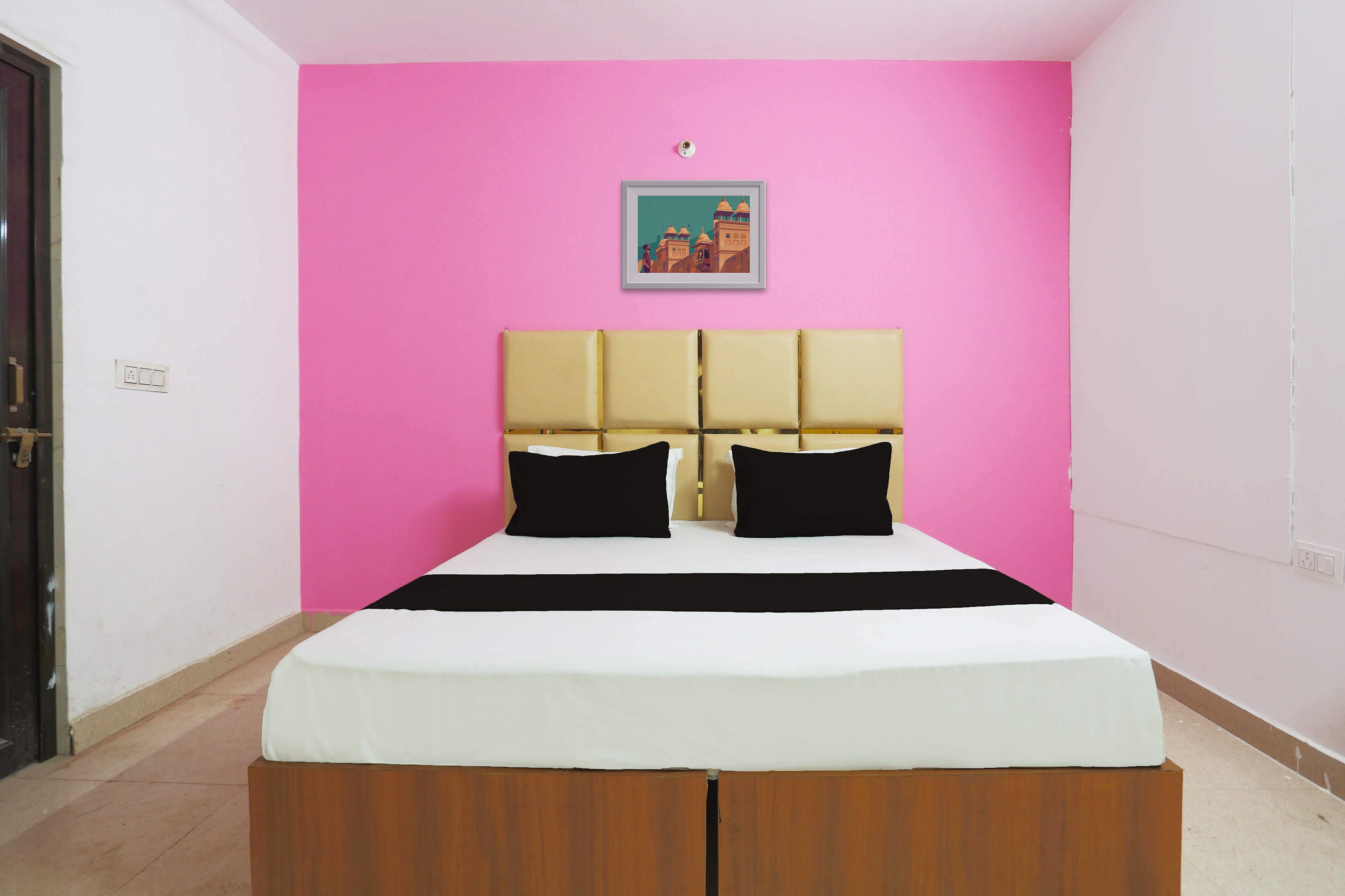 OYO 824333 Hotel O Royal Palace - Tap to explore photos