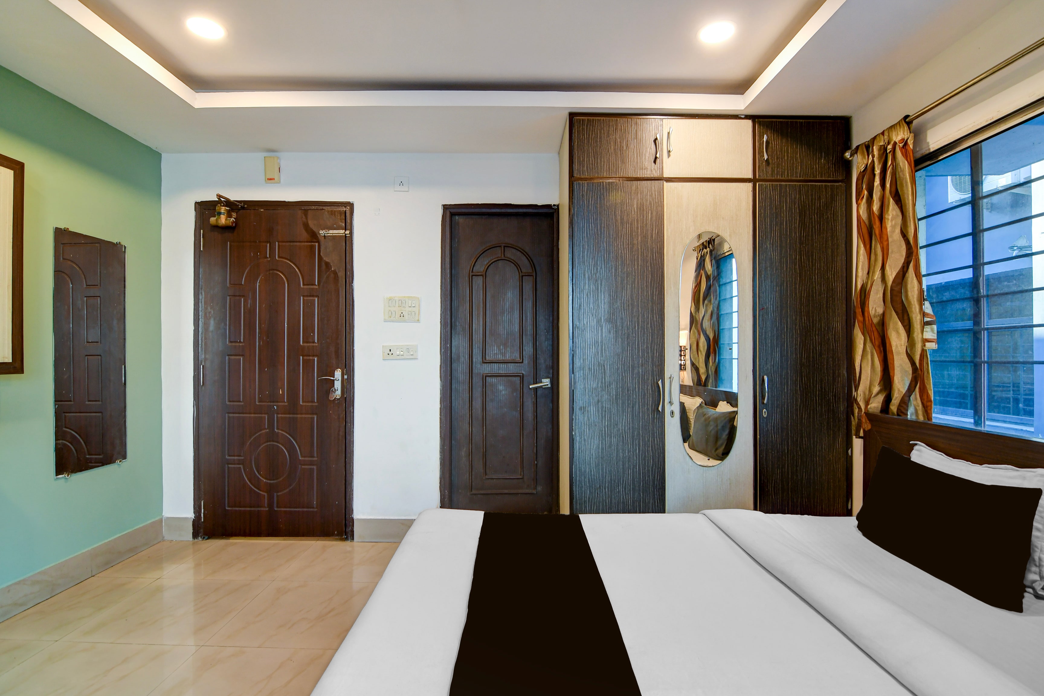 Flagship OYO Hotel Salt Lakeview Bidhannagar - Tap to explore photos