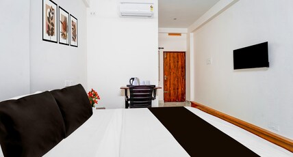 Super Collection O RS Puram North Railway Station Formerly RG Residency Room Type - Deluxe