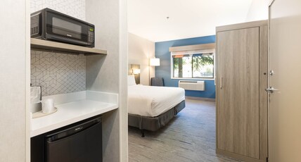 Holiday Inn Express Bellingham, an IHG Hotel Room Type - 1 Queen Standard Communication Accessible Roll Shower Holiday Inn Express Bellingham, an IHG Hotel Room Type - 1 Queen Standard Communication Accessible Roll Shower