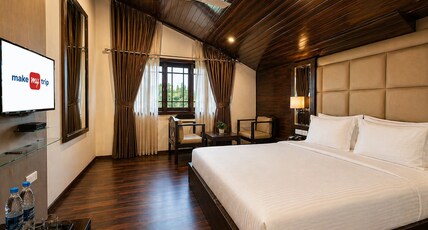 Hotel De Apple (5mins Drive to Dal Lake) Room Type - Deluxe Room AC (4th Floor)