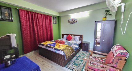 Seven Hills Homestay - 2 minutes from Pine view Nursery Room Type - Teesta View Room