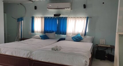 SRI SPARK HOTEL Room Type - Luxury Royal Suite Room AC