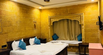 Silent Sand Jaisalmer Room Type - suite family room with fort view