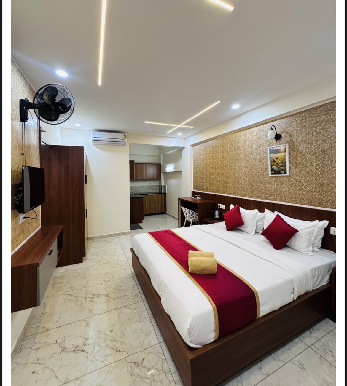 Sara Archid - Tap to explore photos