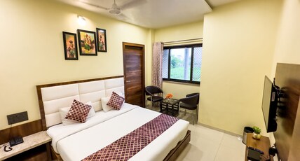 HILLCREST PALACE Room Type - Deluxe King Room