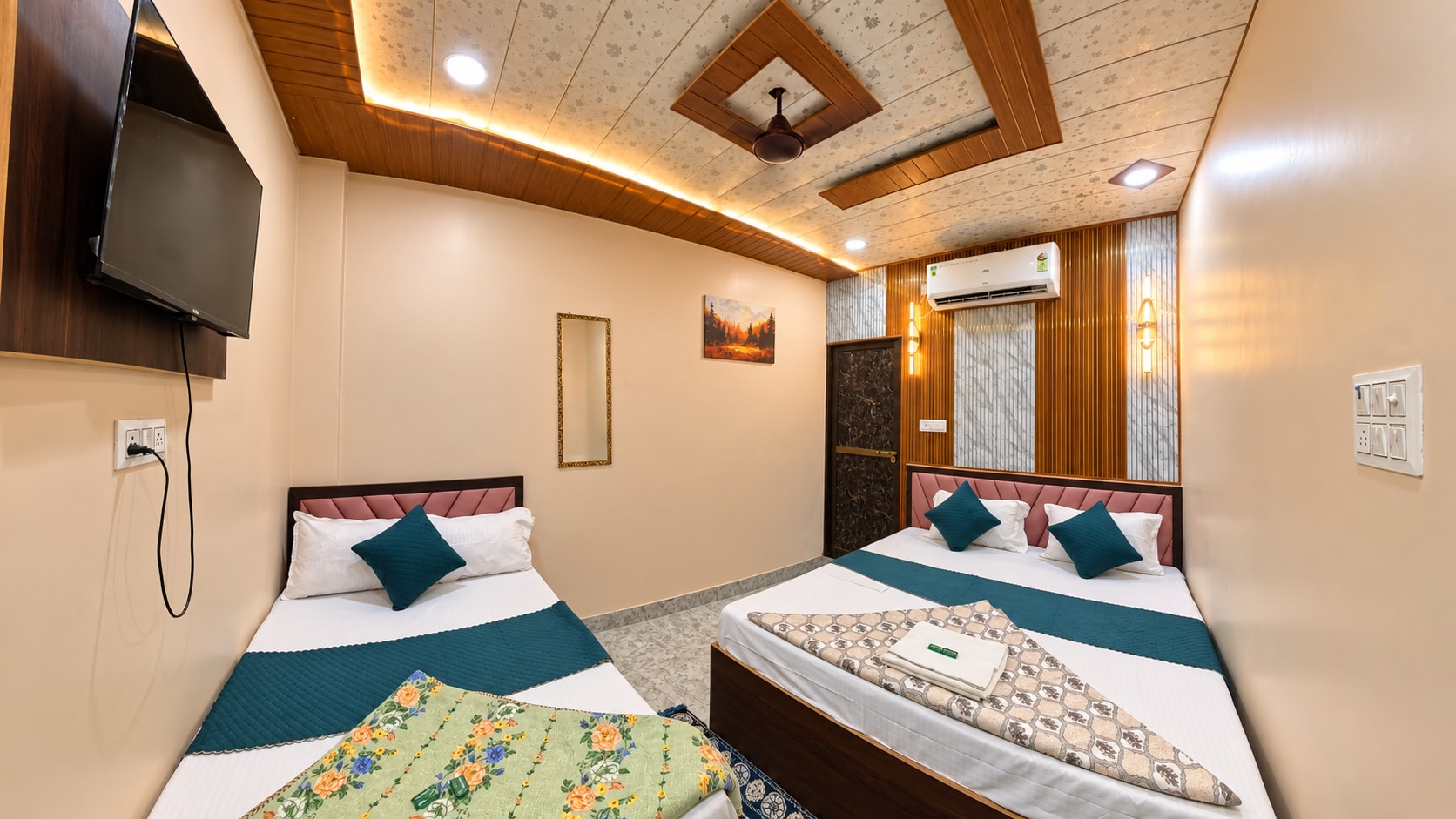 Shiv Baba Paying Guest House - Tap to explore photos