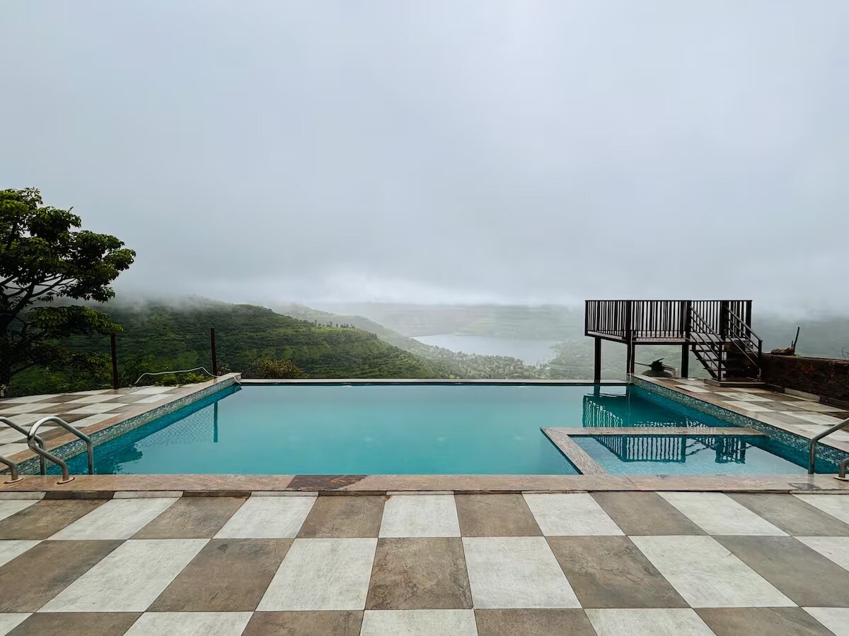 Paramount Vinayaka 3BHK lake view infinity pool (Ground Floor) - Tap to explore photos
