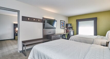 Holiday Inn Express Hotel & Suites Clearwater US 19 North Room Type - 2 Bedroom Suite