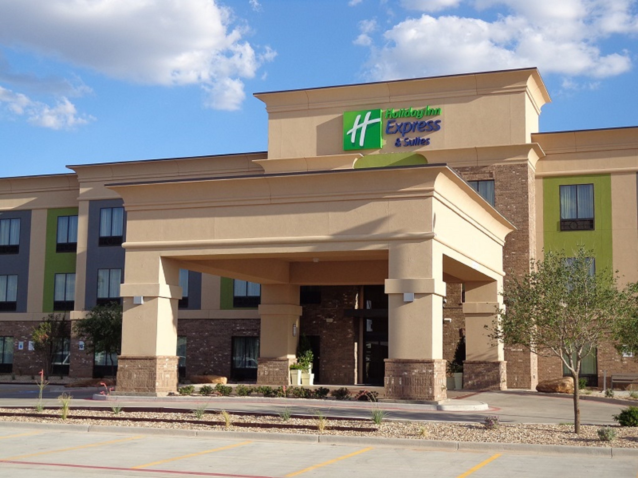 Holiday Inn Express & Suites LUBBOCK SOUTH - Tap to explore photos