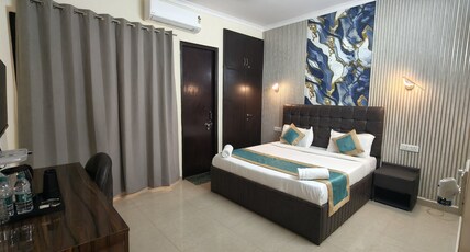 Hotel Fortune Home Residency Sector-72 Room Type - Deluxe Room