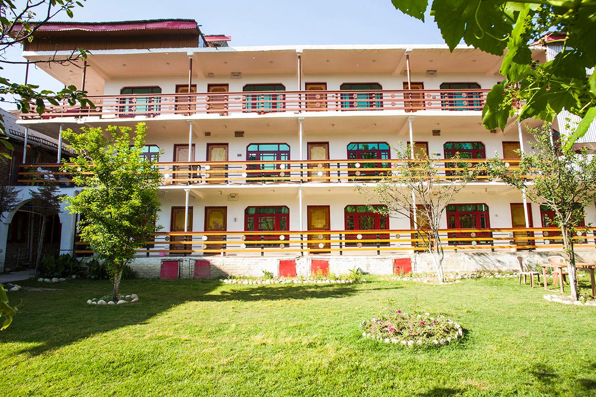 Hotel Hilal Palace Srinagar - Tap to explore photos