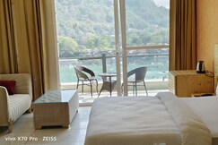 Ganga View Resort | Rooms & Cafe