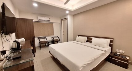 Hotel Abhinandan Room Type - Deluxe Room