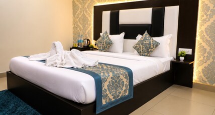 Hotel Global Inn By Quality Inn Room Type - Super Deluxe Room With Free Wi-Fi Hotel Global Inn By Quality Inn Room Type - Super Deluxe Room With Free Wi-Fi