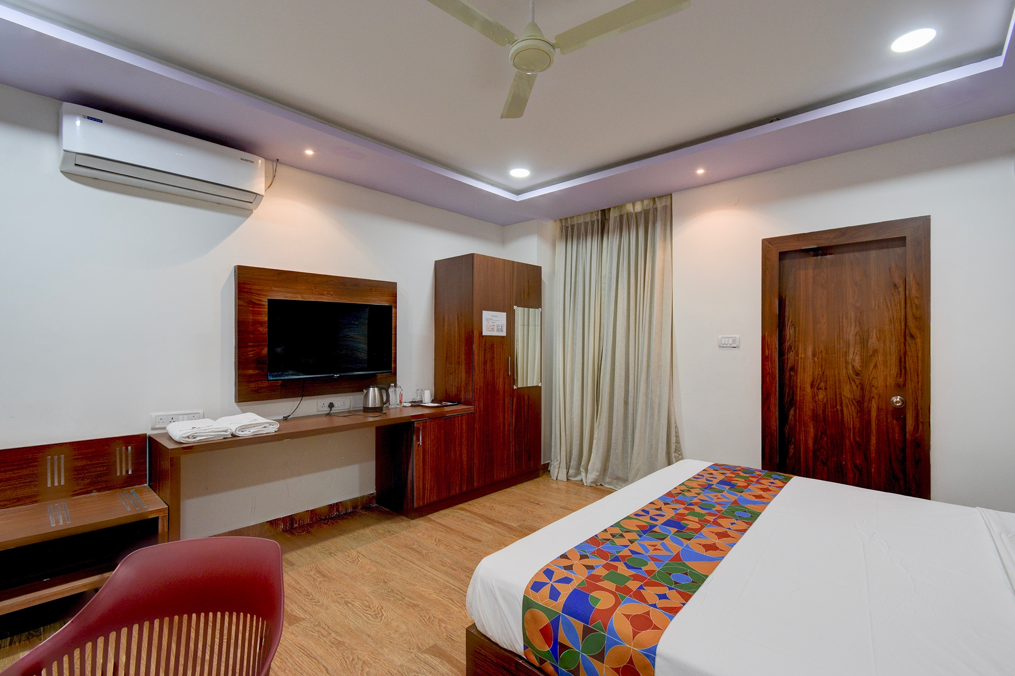 FabHotel Palm Tree - Apollo Hospital & Road No 92, Jubilee Hills - Tap to explore photos