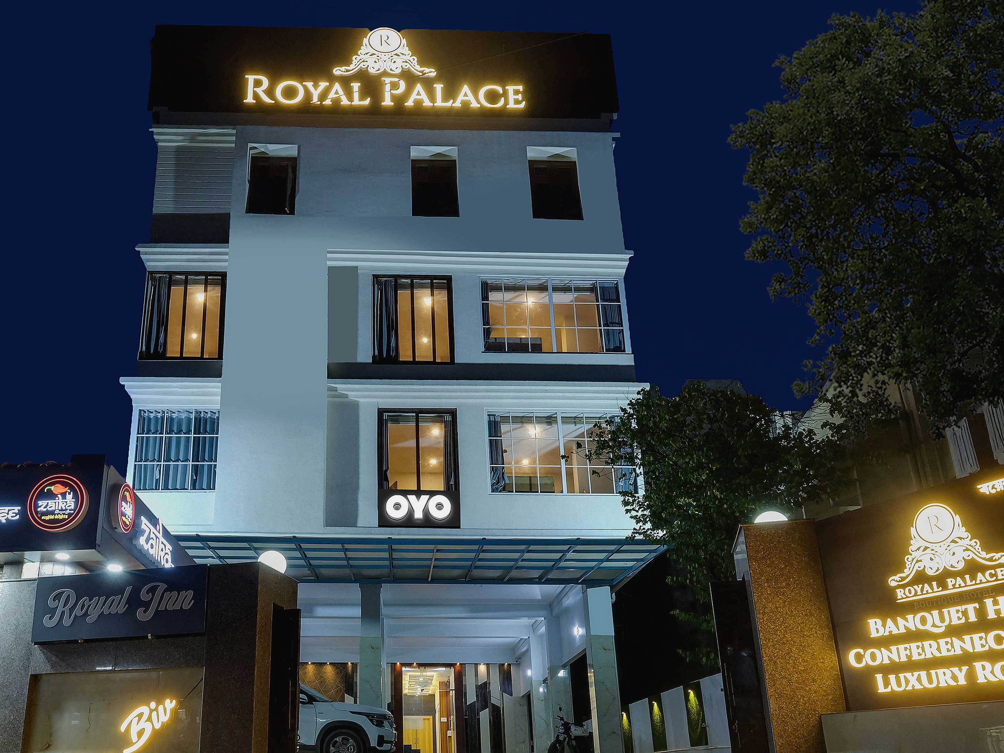 Townhouse Royal Inn - Tap to explore photos