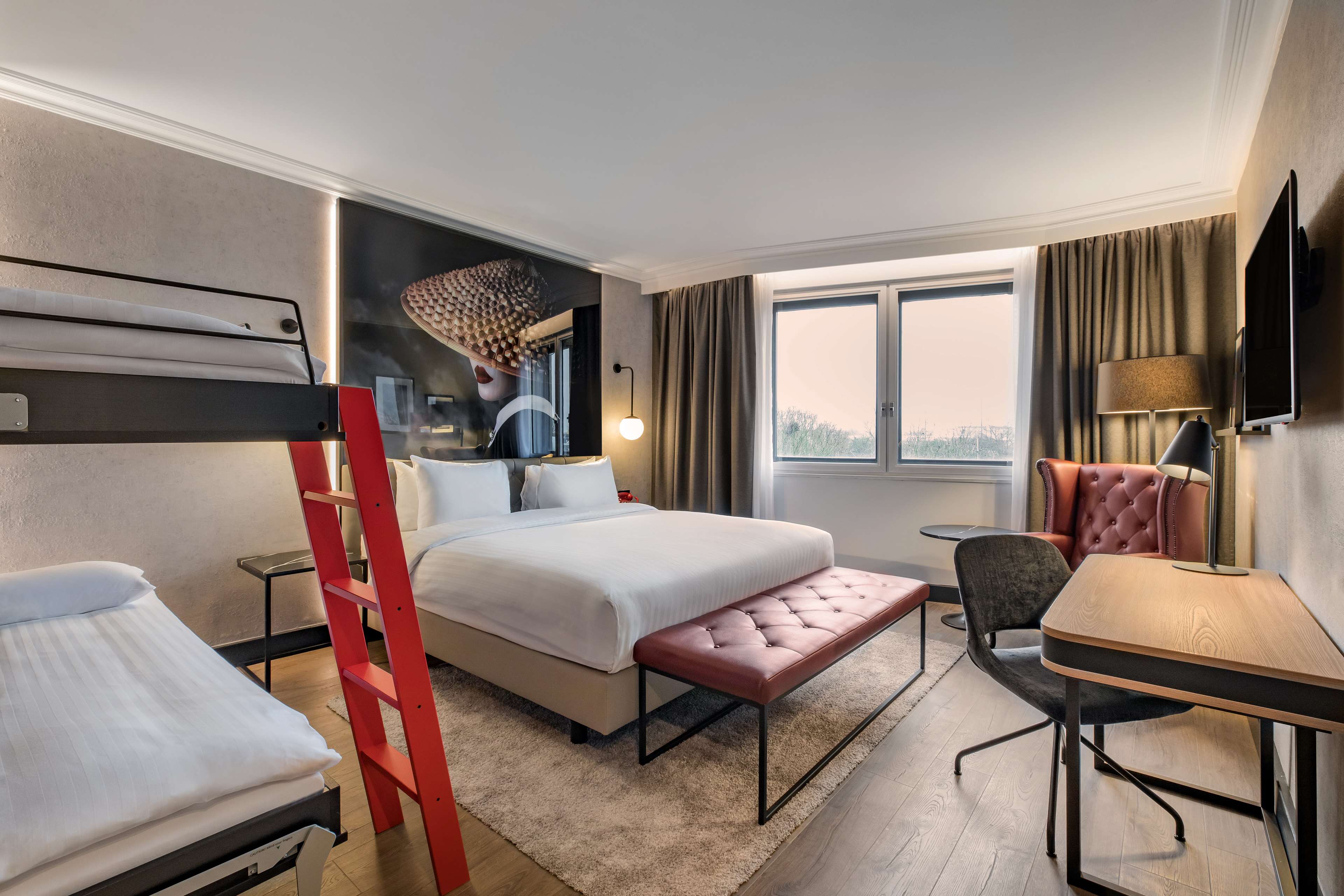 Radisson RED Hotel London Heathrow - Tap to explore photos