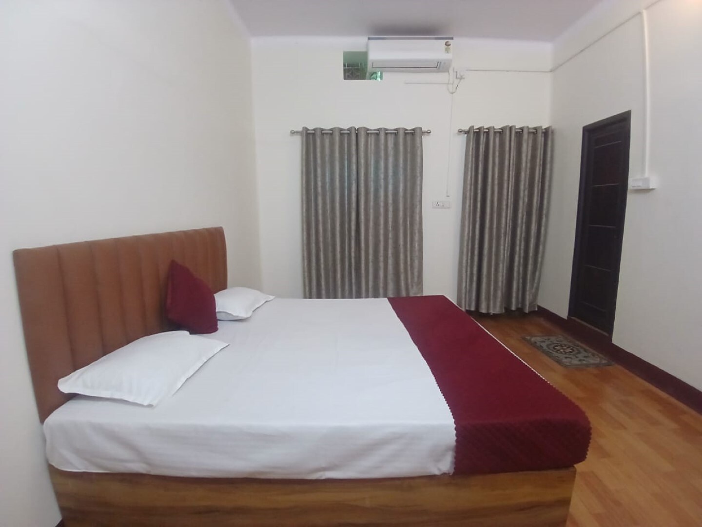Shivoham Paying Guesthouse | Near Assi Ghat - Tap to explore photos