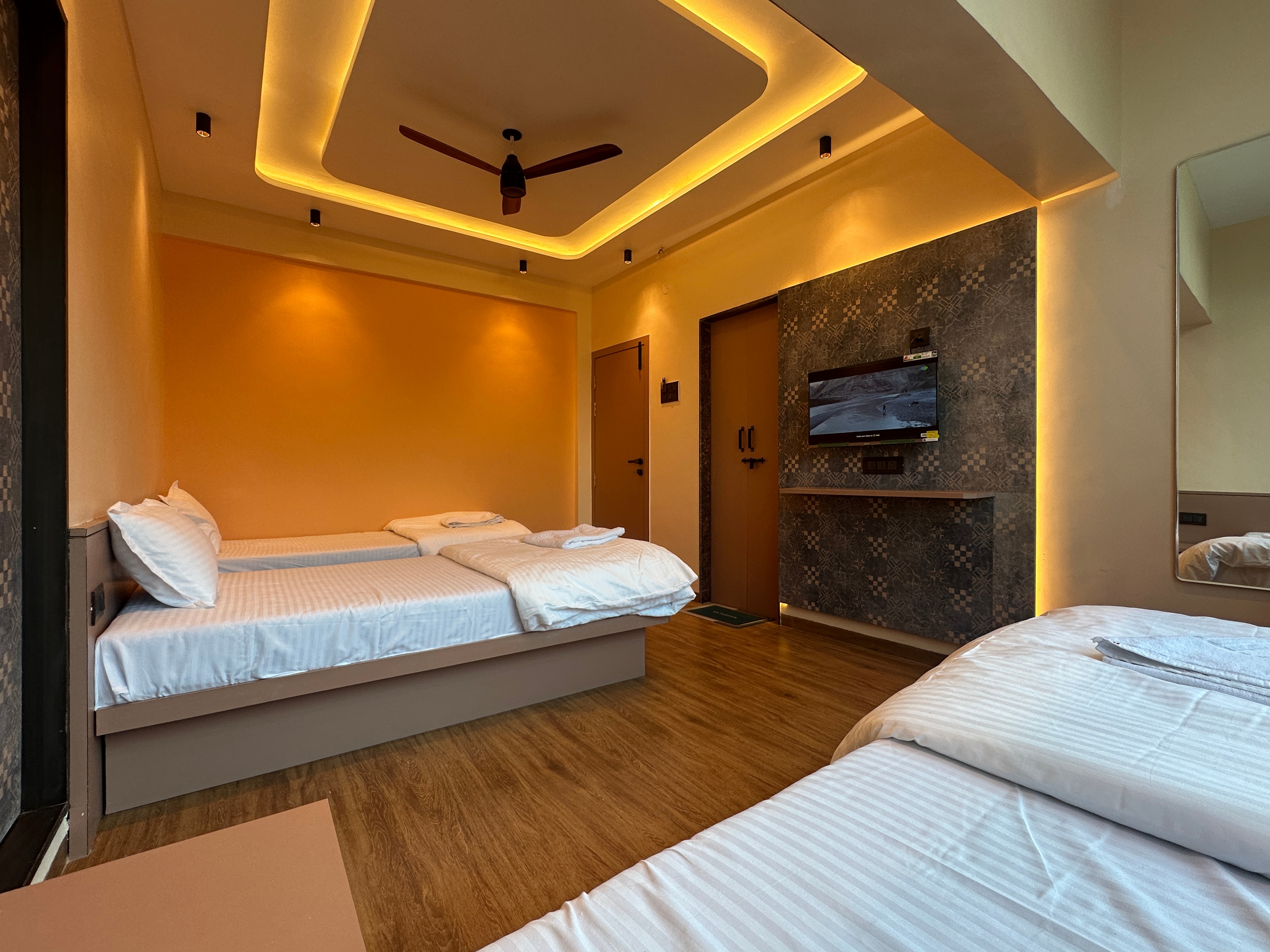 Hotel Vyankatesh Inn - Tap to explore photos