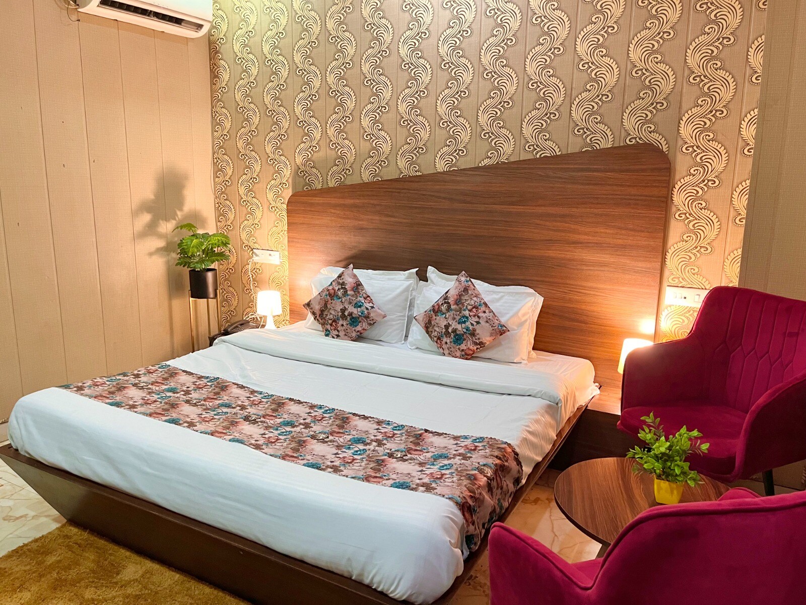 HOTEL PEARL GRAND ZIRAKPUR - Tap to explore photos