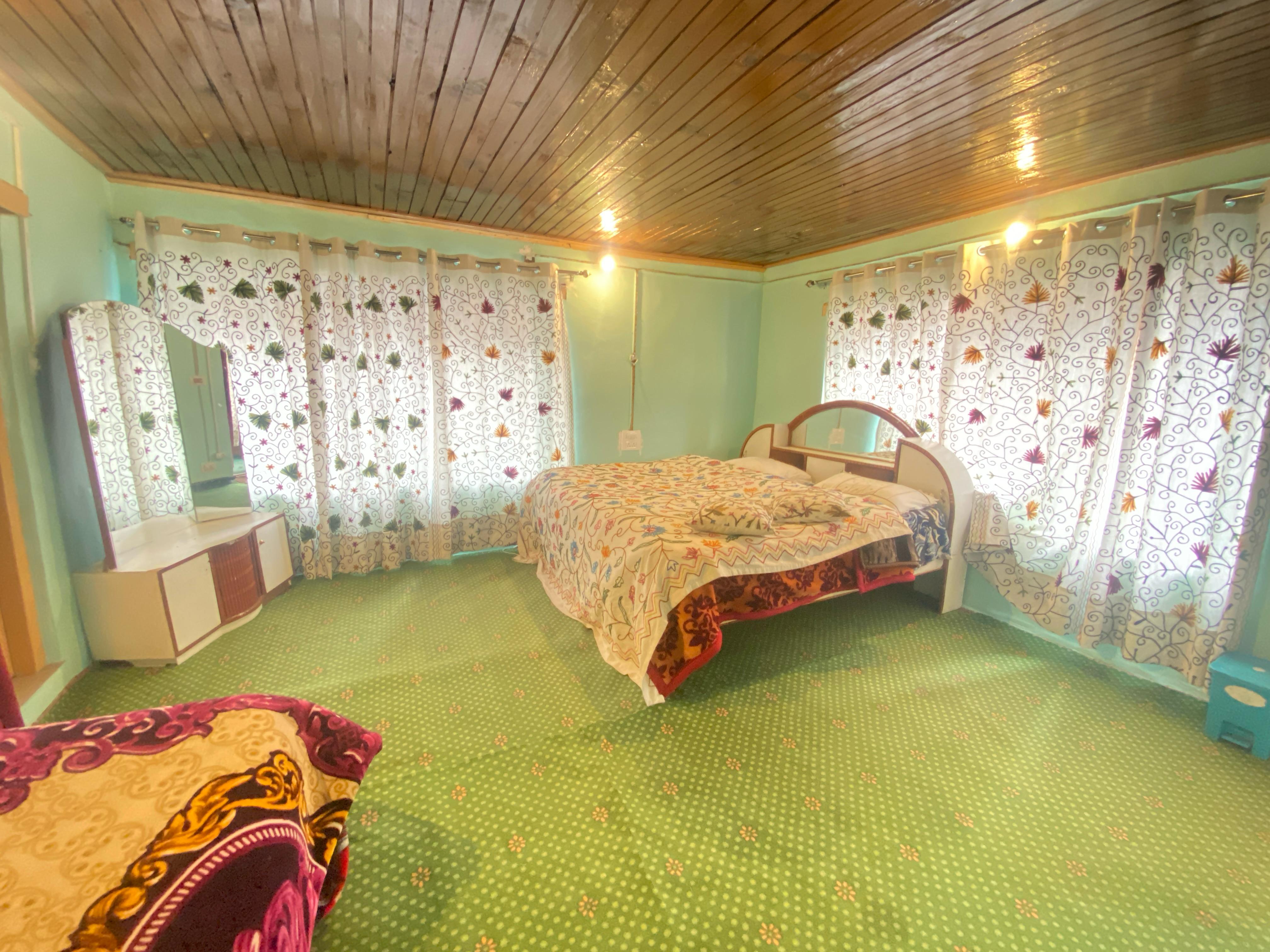 Friends Guesthouse Pahalgam - Tap to explore photos