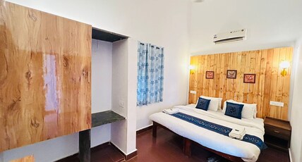 Harbor Court Beach Resort Room Type - Deluxe Double Room