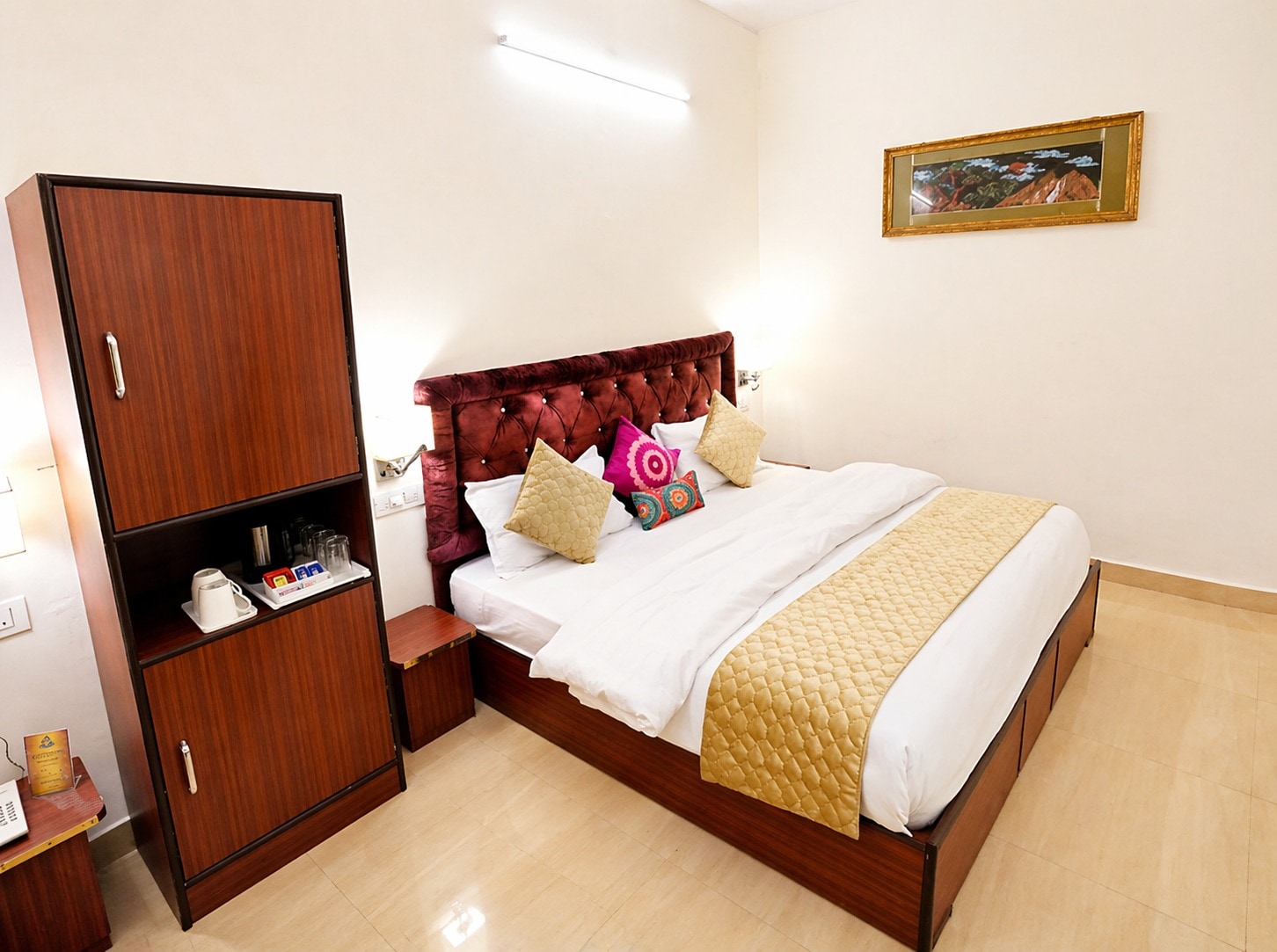 Hotel Uppal Plaza 5mins to triveni ghat - Tap to explore photos