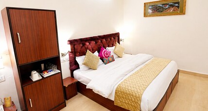 Hotel Uppal Plaza 5mins to triveni ghat Room Type - Premium Deluxe Room