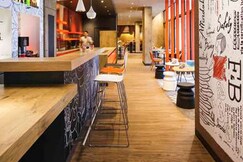 IBIS PARIS VERSAILLES CHATEAU