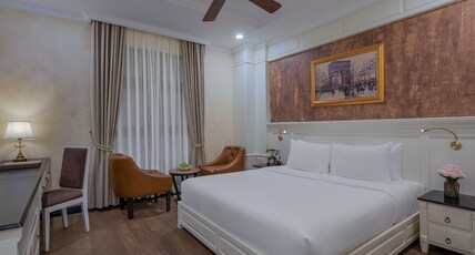 Anik Palace Hotel Room Type - Deluxe Comfort King - Heritage-Brick Wall View