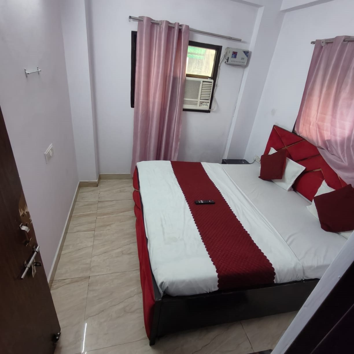 Hotel Dwarka Grande Residency - Tap to explore photos