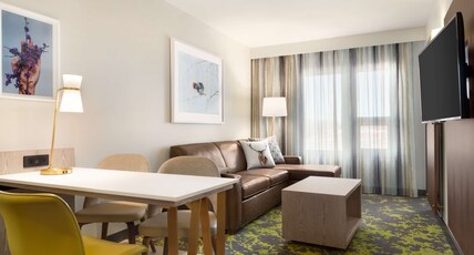 EMBASSY SUITES BY HILTON BOULDER Room Type - 2QN 2RM SUITE HEAR ACCESS