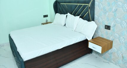 HOTEL VIJAY SHREE (LUXURY BANQUET) Room Type - Standard Room NON AC (Unmarried Couple Not Allowed) HOTEL VIJAY SHREE (LUXURY BANQUET) Room Type - Standard Room NON AC (Unmarried Couple Not Allowed)