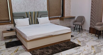MAA SHARDA SHAKTI HOTEL Room Type - 7 Bedroom Dorm Room with Hill View MAA SHARDA SHAKTI HOTEL Room Type - 7 Bedroom Dorm Room with Hill View
