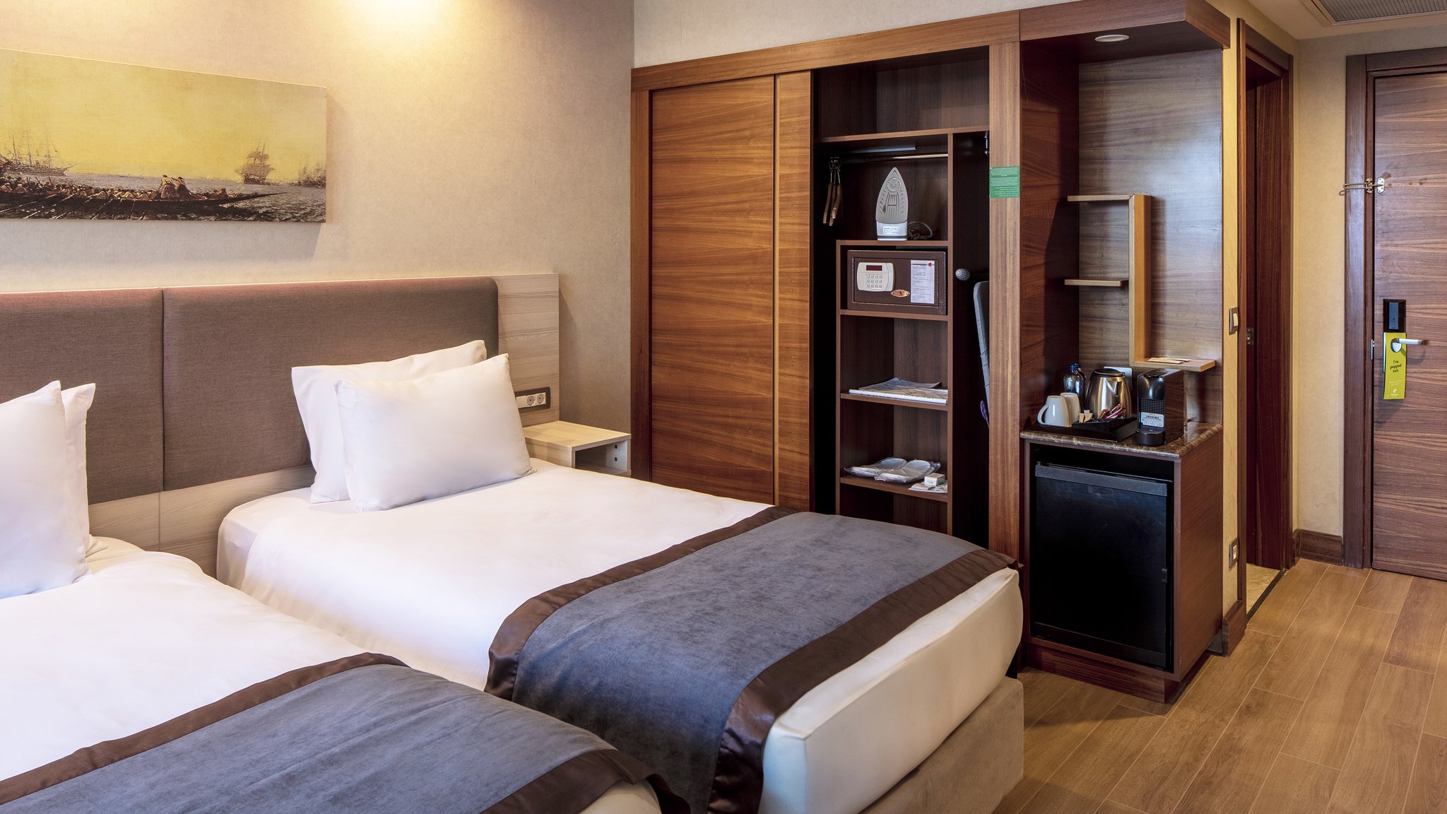 Holiday Inn Sisli - Tap to explore photos