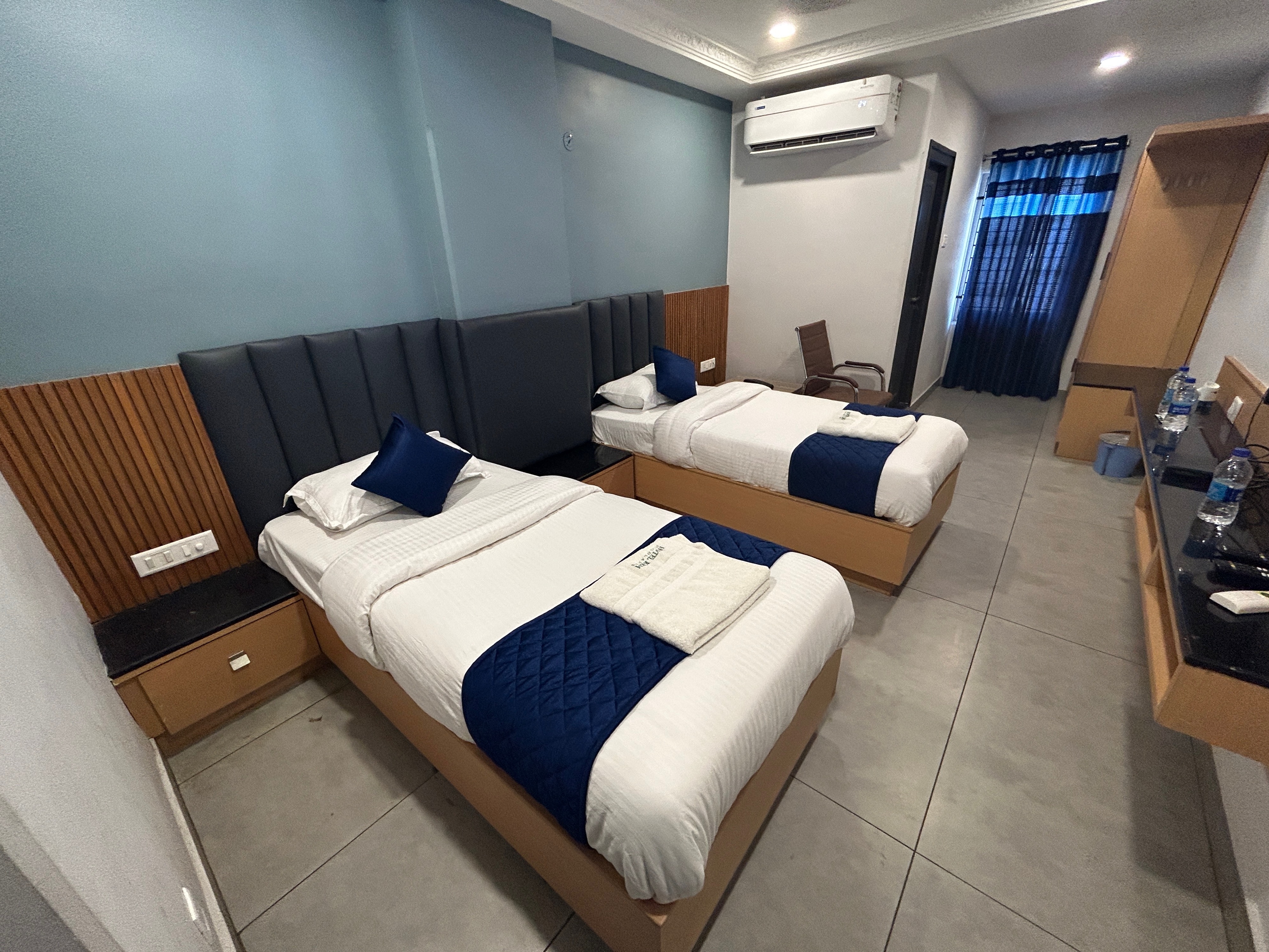 Hotel KKM Highlands - Tap to explore photos