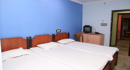 Hotel Vani Lodge Room Type - Deluxe Room (Non AC) Triple Bed