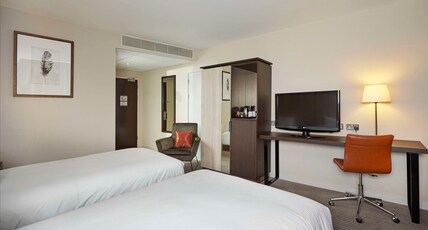 DoubleTree by Hilton Hotel London ExCel Room Type - TWIN ACCESSIBLE ROOM