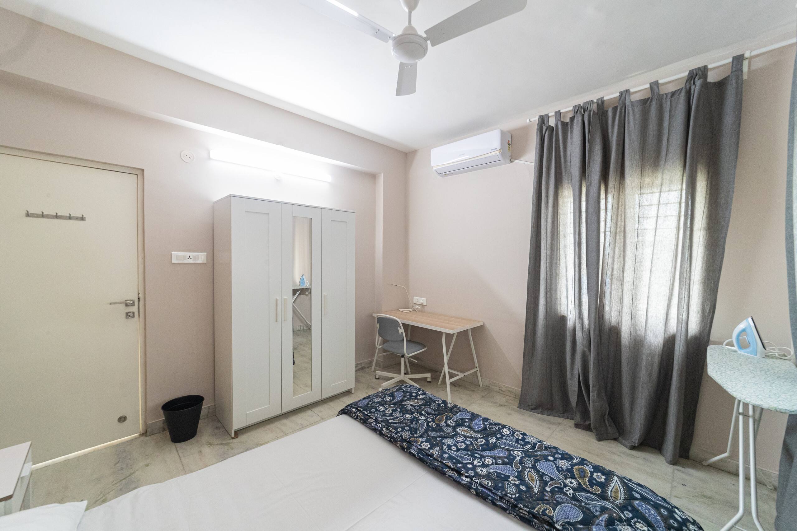 CENTRALLY LOCATED DESIGNER 3 BR APARTMENT - Tap to explore photos
