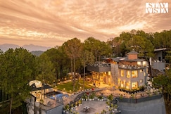 StayVista at Altiora Kasauli w/ Outdoor Pool