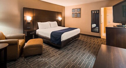 Best Western Andersen's Inn Room Type - Accessible - 1 King, Mobility Accessible, Roll In Shower, Microwave And Refrigerator, Non-Smoking, F Best Western Andersen's Inn Room Type - Accessible - 1 King, Mobility Accessible, Roll In Shower, Microwave And Refrigerator, Non-Smoking, F