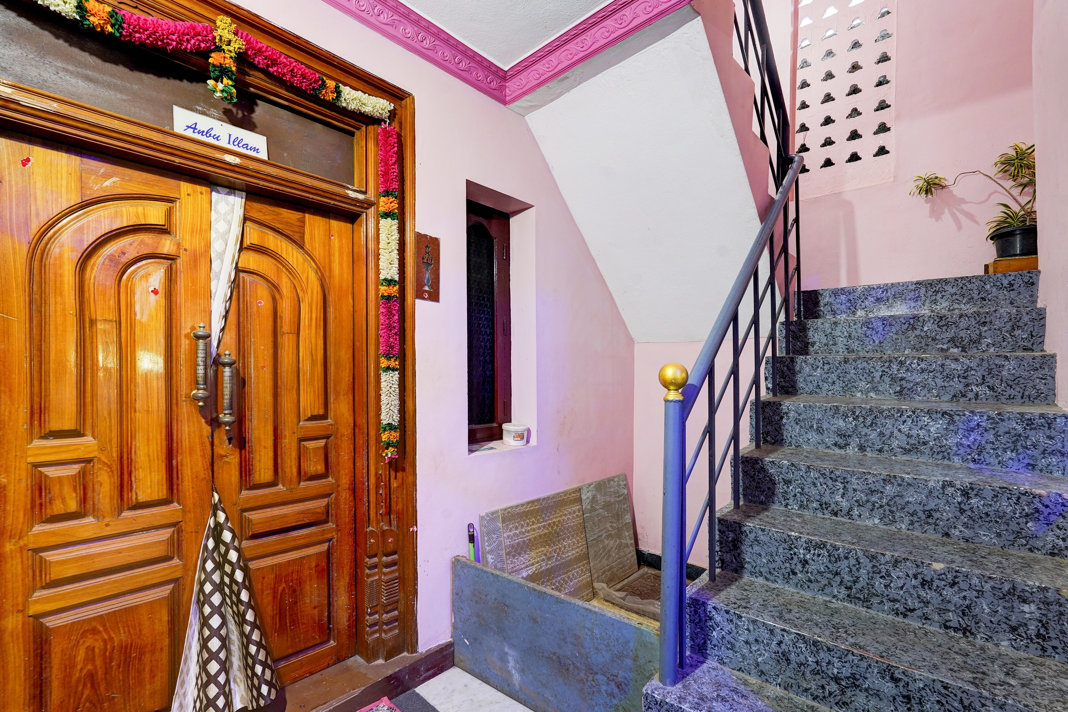 Hotel O PARAM HOMESTAY - Tap to explore photos