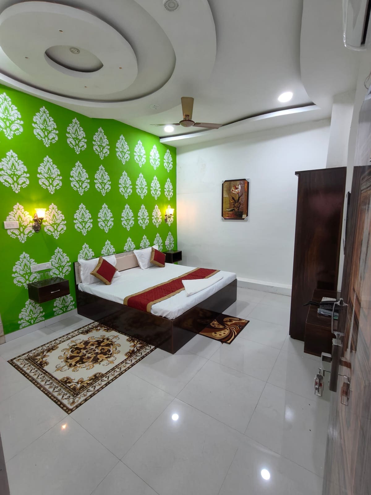 Hotel Heritage Inn, New Bus Stand - Tap to explore photos