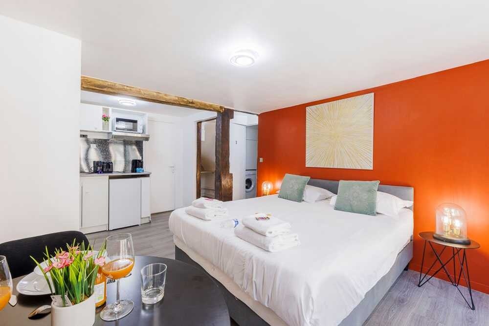 Cosy studio for 2 people - Jardin du Luxembourg - Tap to explore photos