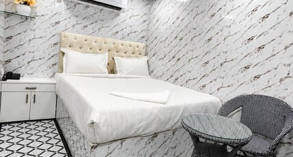 Cannaught Stays Room Type - Double Deluxe Room