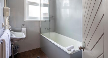 Q Station Sydney Harbour National Park Room Type - Q Room - external private bathroom
