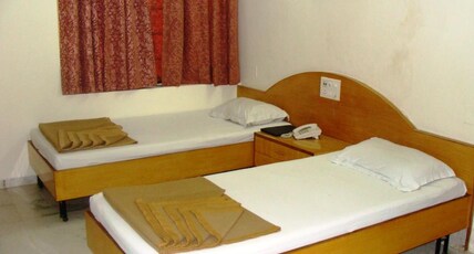 Madhuvan Hotel Room Type - Super Deluxe (double)